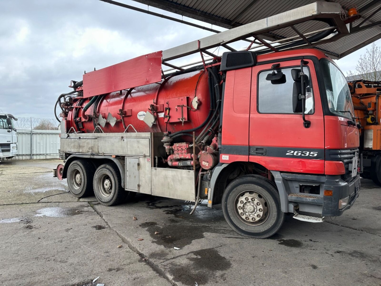 Mercedes-Benz Actros 2635 6x4 Actros 2635 6x4, Kutschke Saug- und Spülwagen ca. 13,5m³ - Camião: foto 2 Mercedes-Benz Actros 2635 6x4 Actros 2635 6x4, Kutschke Saug- und Spülwagen ca. 13,5m³ - Camião: foto 2