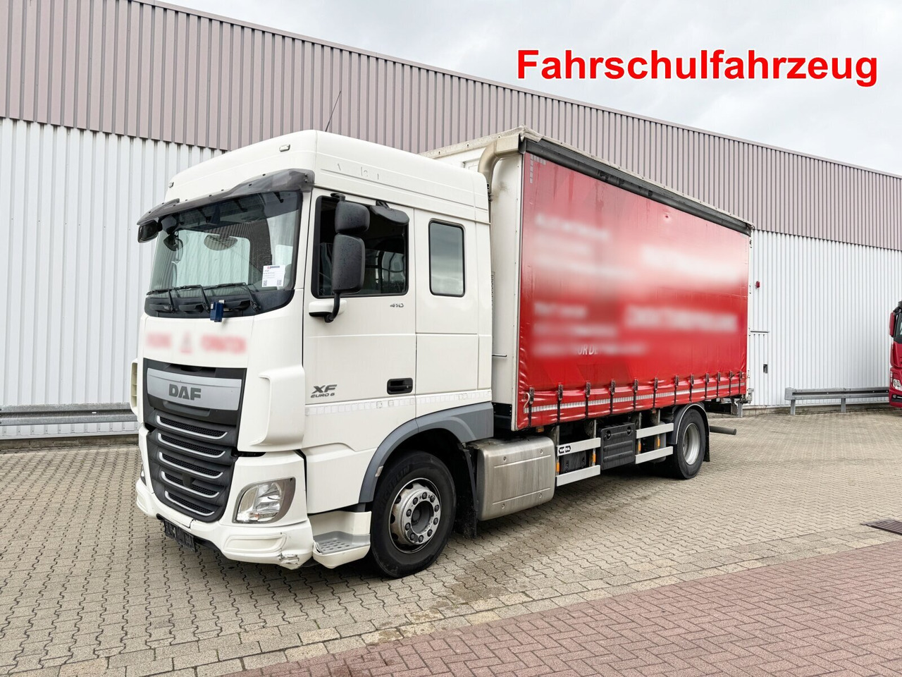DAF XF 410 FA 4x2 XF 410 FA 4x2, Fahrschule, 2x AHK, 6 Sitze - Camião de caixa aberta/ Plataforma: foto 1 DAF XF 410 FA 4x2 XF 410 FA 4x2, Fahrschule, 2x AHK, 6 Sitze - Camião de caixa aberta/ Plataforma: foto 1