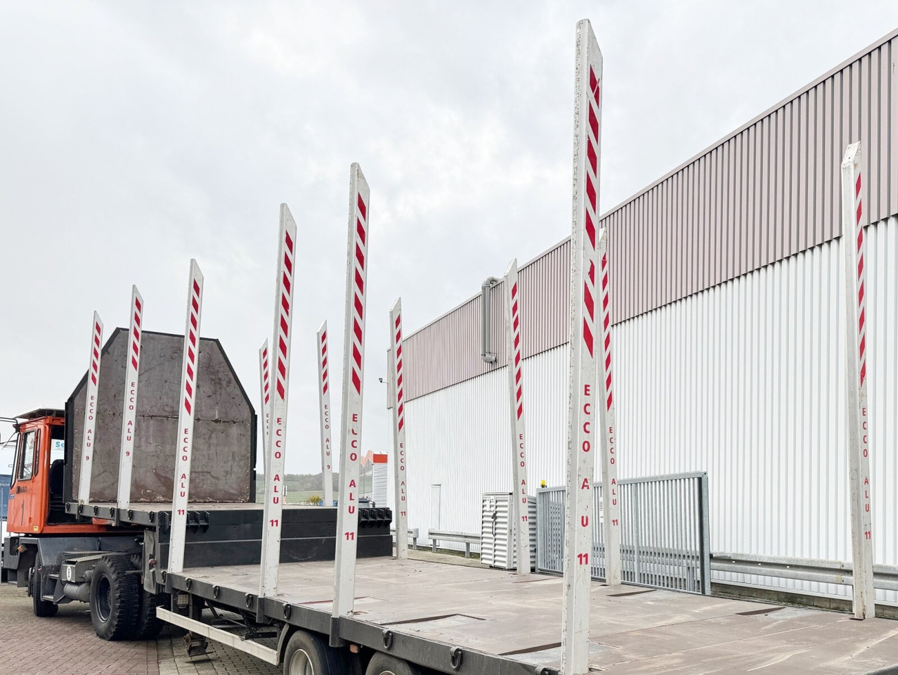 ECCO ALU Schemel/Rungen ECCO ALU Schemel/Rungen, 12x Neuwertig - Camião de transporte de madeira: foto 4 ECCO ALU Schemel/Rungen ECCO ALU Schemel/Rungen, 12x Neuwertig - Camião de transporte de madeira: foto 4