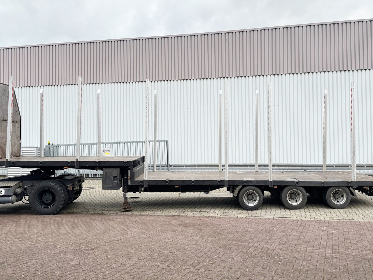 ECCO ALU Schemel/Rungen ECCO ALU Schemel/Rungen, 12x Neuwertig - Camião de transporte de madeira: foto 2 ECCO ALU Schemel/Rungen ECCO ALU Schemel/Rungen, 12x Neuwertig - Camião de transporte de madeira: foto 2