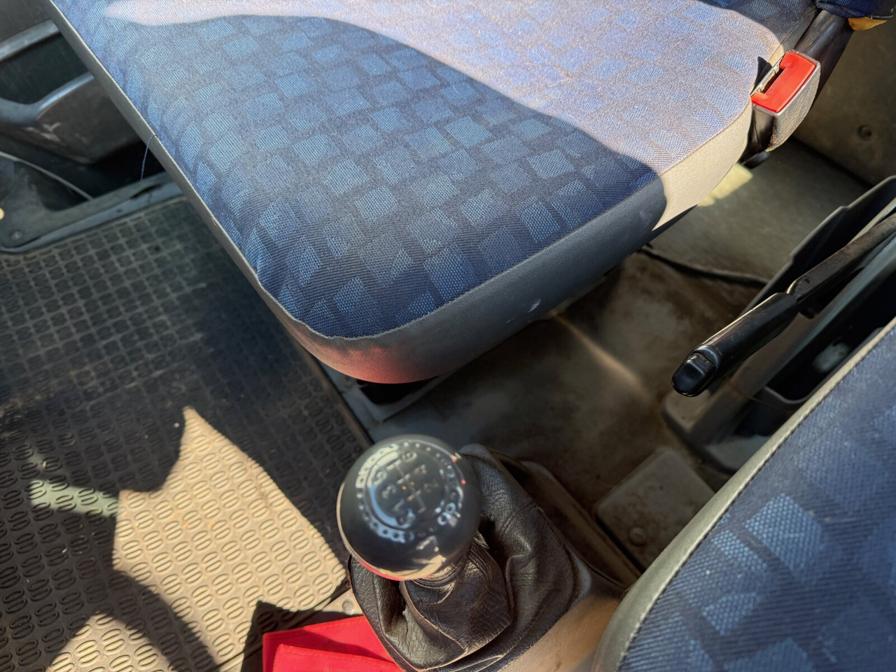 Iveco Daily 65C15D 4x2 Doka Daily 65C15D 4x2 Doka, Grüne Plakette, City-Abroller - Camião polibenne: foto 4 Iveco Daily 65C15D 4x2 Doka Daily 65C15D 4x2 Doka, Grüne Plakette, City-Abroller - Camião polibenne: foto 4
