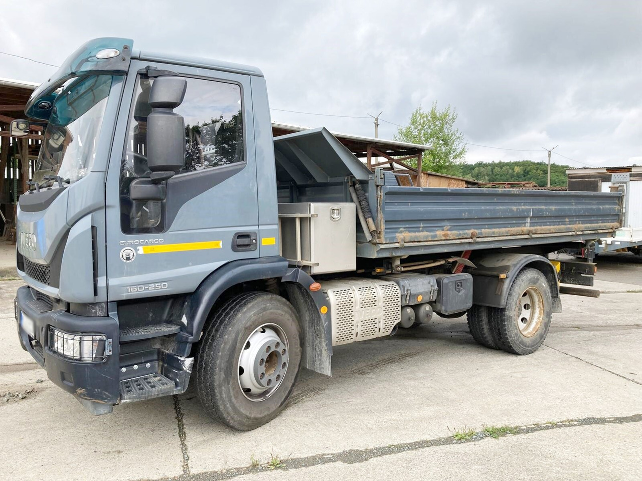 Iveco EuroCargo 160-250 4x2 EuroCargo 160-250 4x2 - Camião basculante: foto 1 Iveco EuroCargo 160-250 4x2 EuroCargo 160-250 4x2 - Camião basculante: foto 1