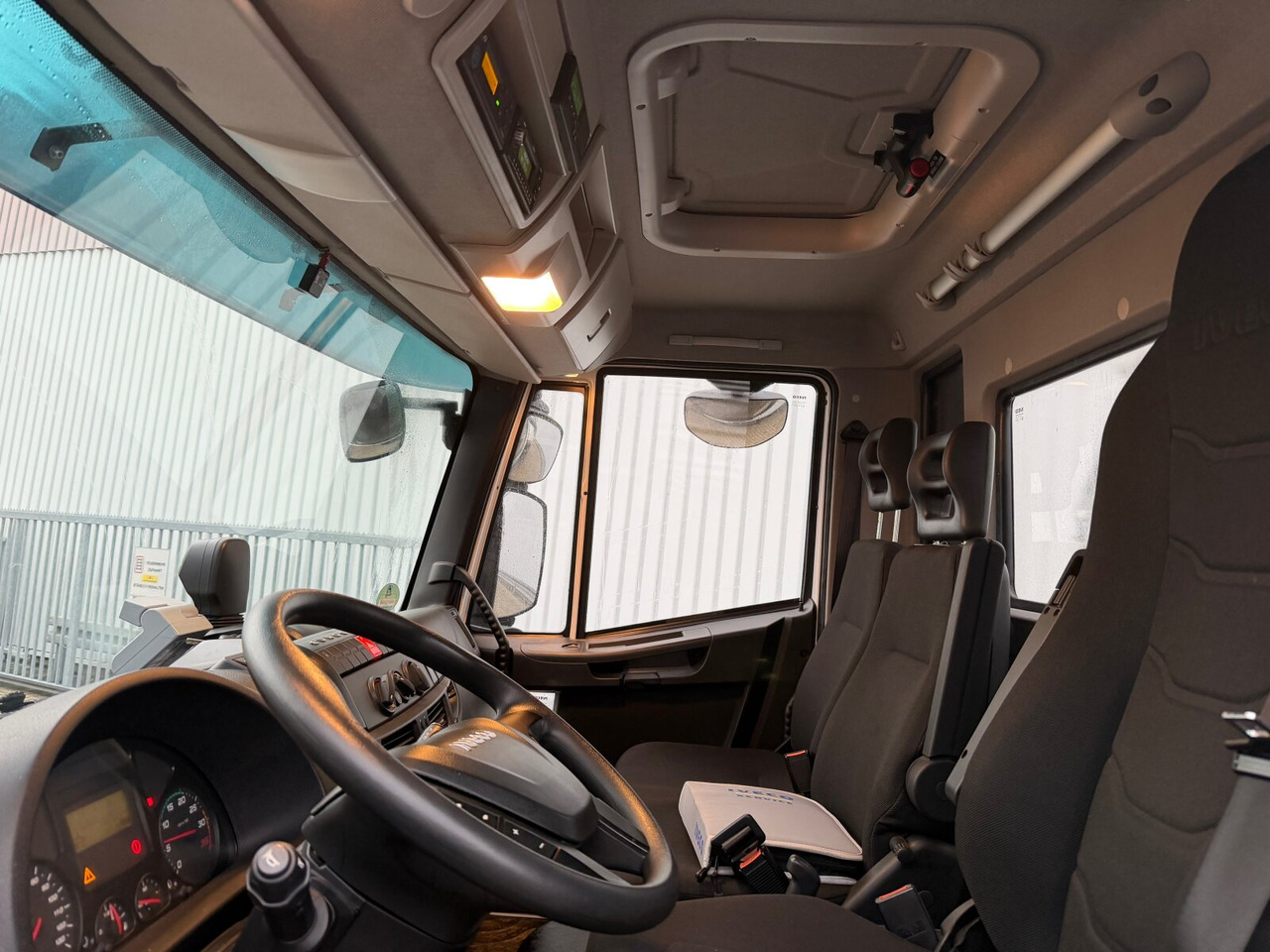 Iveco ML180E32 4x2 ML180E32 4x2 - Camião basculante: foto 2 Iveco ML180E32 4x2 ML180E32 4x2 - Camião basculante: foto 2