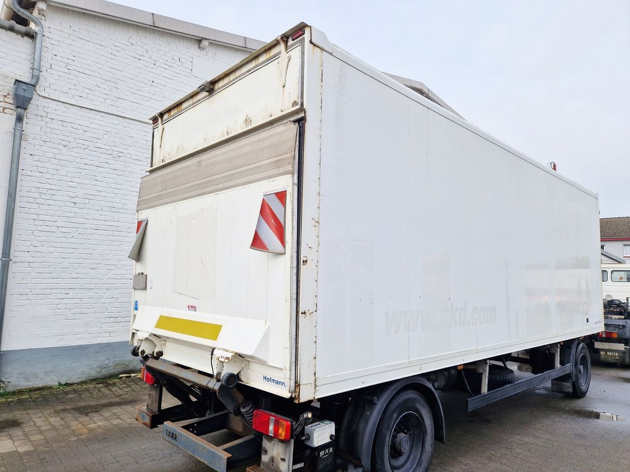 Kleiderkofferanhänger Hofmann, Kleiderkofferanhänger, durchladbar, LBW BÄR, 42 cbm - Reboque furgão: foto 4 Kleiderkofferanhänger Hofmann, Kleiderkofferanhänger, durchladbar, LBW BÄR, 42 cbm - Reboque furgão: foto 4