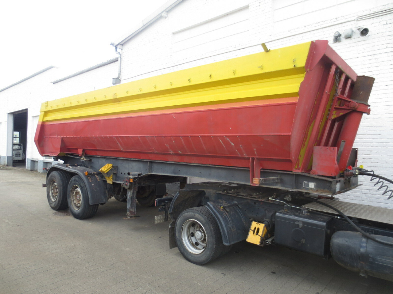 Kögel SKHL 18 SKHL 18 Alu Rundmulde, 24 cbm, Blechboden - Semi-reboque basculante: foto 1 Kögel SKHL 18 SKHL 18 Alu Rundmulde, 24 cbm, Blechboden - Semi-reboque basculante: foto 1