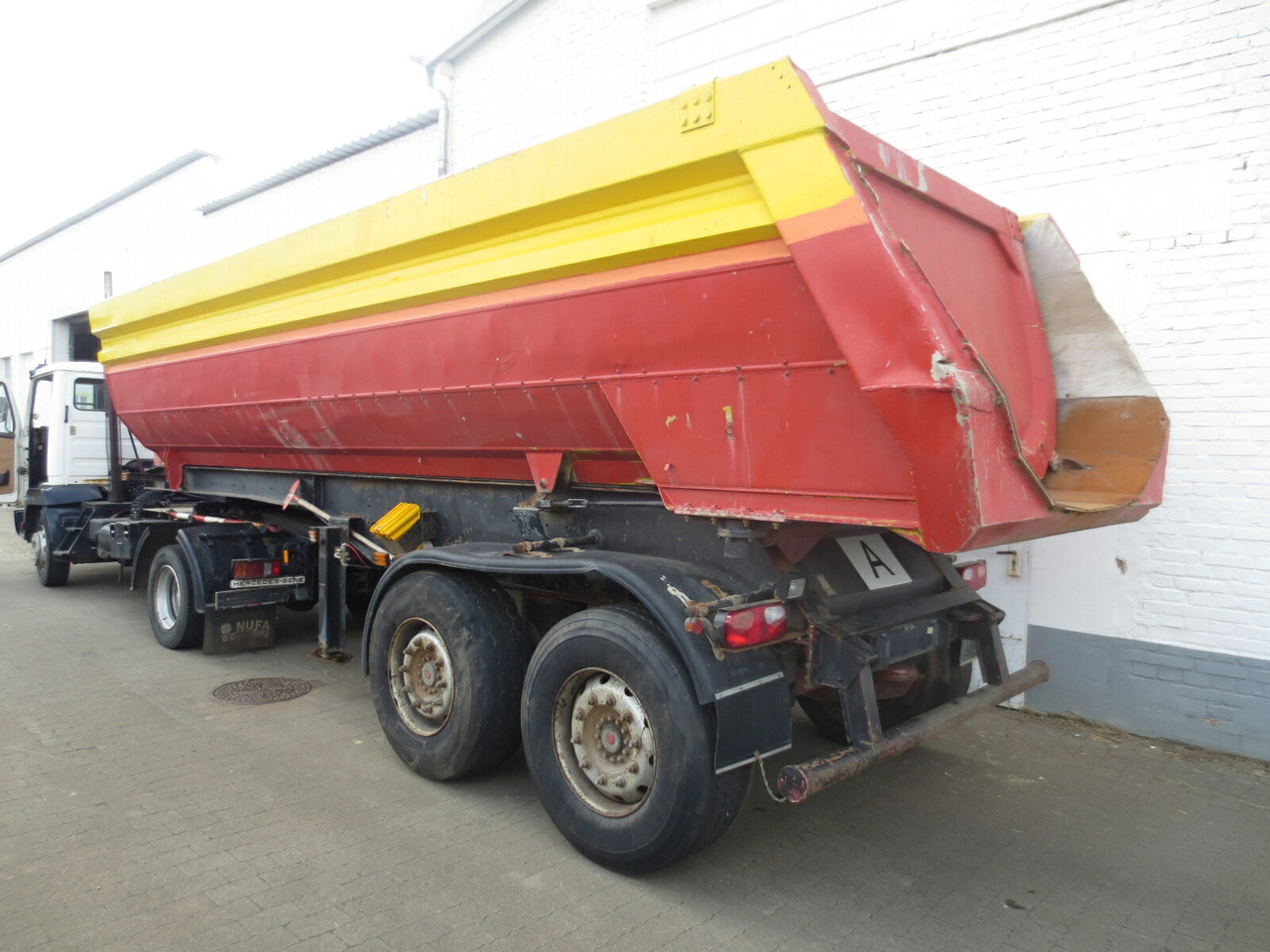 Kögel SKHL 18 SKHL 18 Alu Rundmulde, 24 cbm, Blechboden - Semi-reboque basculante: foto 4 Kögel SKHL 18 SKHL 18 Alu Rundmulde, 24 cbm, Blechboden - Semi-reboque basculante: foto 4