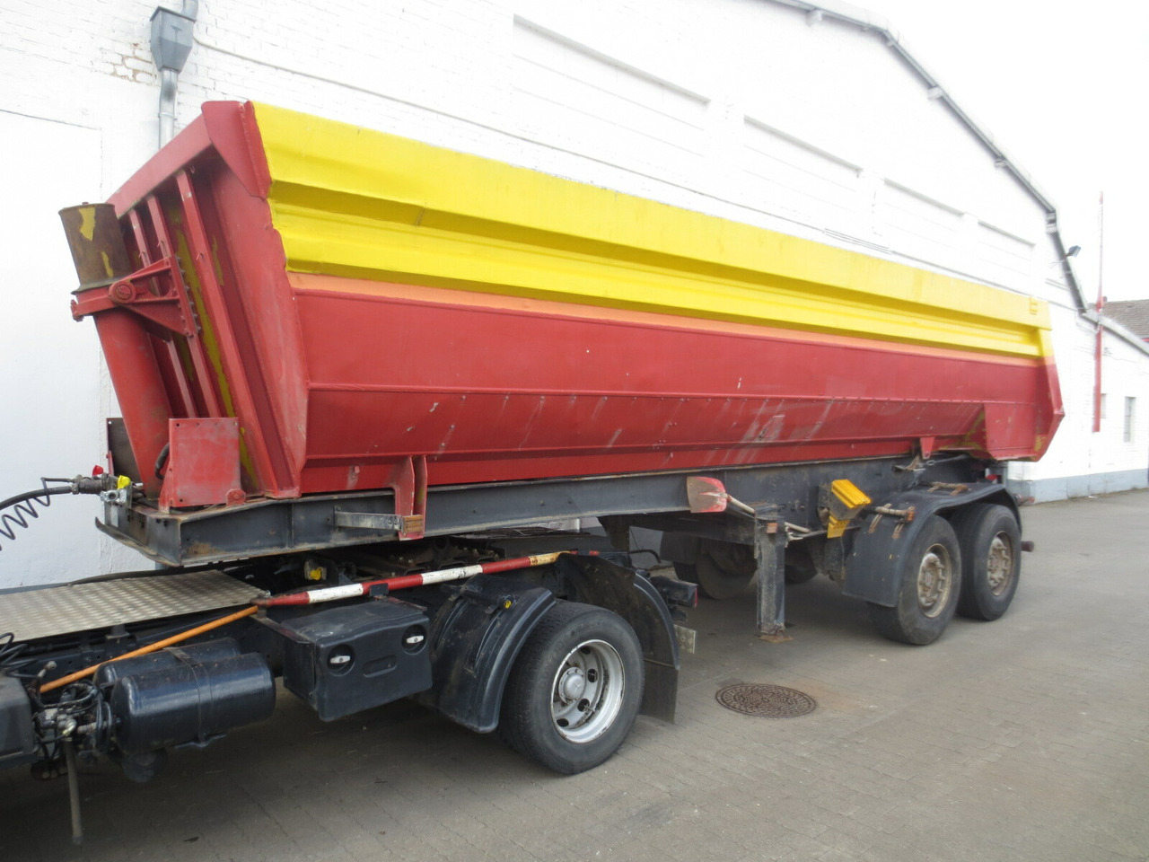 Kögel SKHL 18 SKHL 18 Alu Rundmulde, 24 cbm, Blechboden - Semi-reboque basculante: foto 5 Kögel SKHL 18 SKHL 18 Alu Rundmulde, 24 cbm, Blechboden - Semi-reboque basculante: foto 5