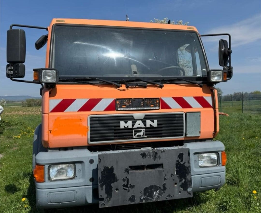 MAN LE 18.280 4x2 LL LE 18.280 4x2 LL, 6-Zylinder, Winterdienstausstattung - Camião polibenne: foto 2 MAN LE 18.280 4x2 LL LE 18.280 4x2 LL, 6-Zylinder, Winterdienstausstattung - Camião polibenne: foto 2