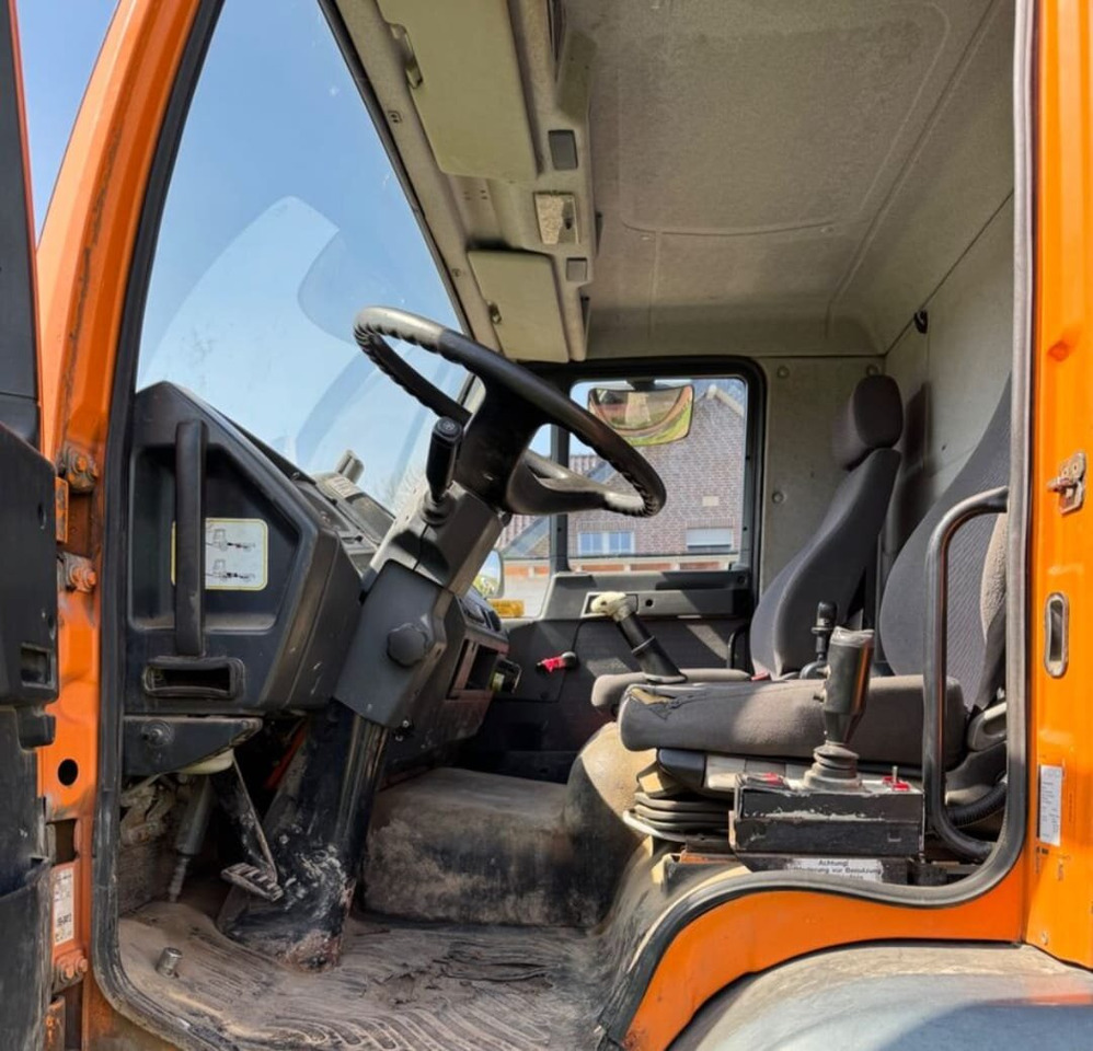 MAN LE 18.280 4x2 LL LE 18.280 4x2 LL, 6-Zylinder, Winterdienstausstattung - Camião polibenne: foto 5 MAN LE 18.280 4x2 LL LE 18.280 4x2 LL, 6-Zylinder, Winterdienstausstattung - Camião polibenne: foto 5