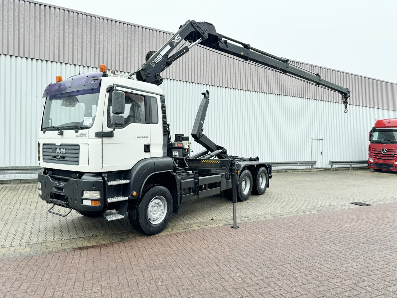 MAN TGA 33.350 6X4 BB TGA 33.350 6X4 BB mit Kran Hiab 166 E-3 HiDuo, Funk - Camião polibenne, Camião grua: foto 1 MAN TGA 33.350 6X4 BB TGA 33.350 6X4 BB mit Kran Hiab 166 E-3 HiDuo, Funk - Camião polibenne, Camião grua: foto 1