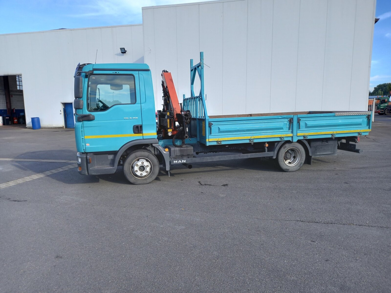 MAN TGL 8.150/180 4x2 BL TGL 8.150/180 4x2 BL mit Kran Palfinger PK 3200A - Camião grua, Camião de caixa aberta/ Plataforma: foto 1 MAN TGL 8.150/180 4x2 BL TGL 8.150/180 4x2 BL mit Kran Palfinger PK 3200A - Camião grua, Camião de caixa aberta/ Plataforma: foto 1