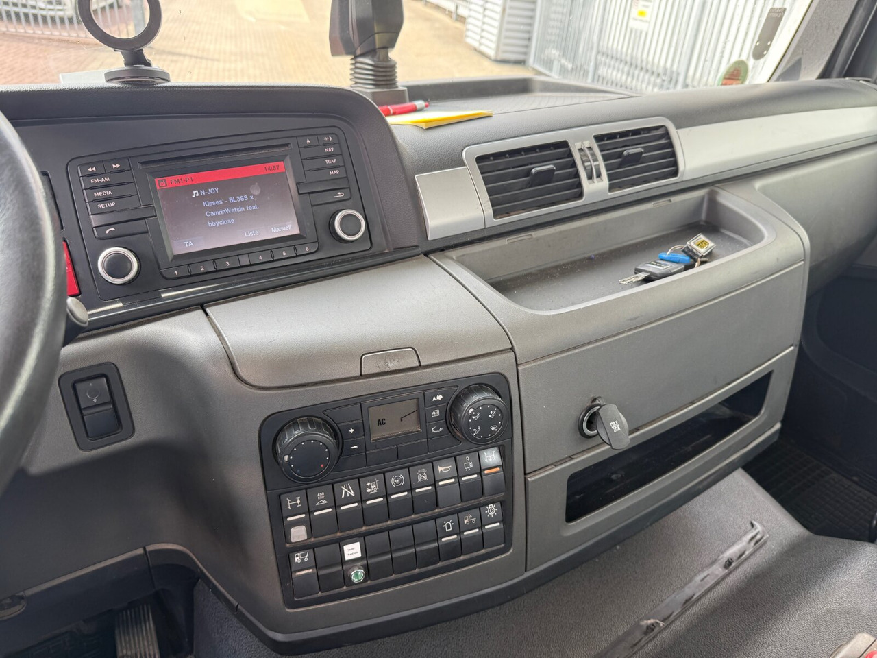 MAN TGM 15.250 4x2 LL TGM 15.250 4x2 LL, Tele-Absetzer - Camião multibenne: foto 3 MAN TGM 15.250 4x2 LL TGM 15.250 4x2 LL, Tele-Absetzer - Camião multibenne: foto 3