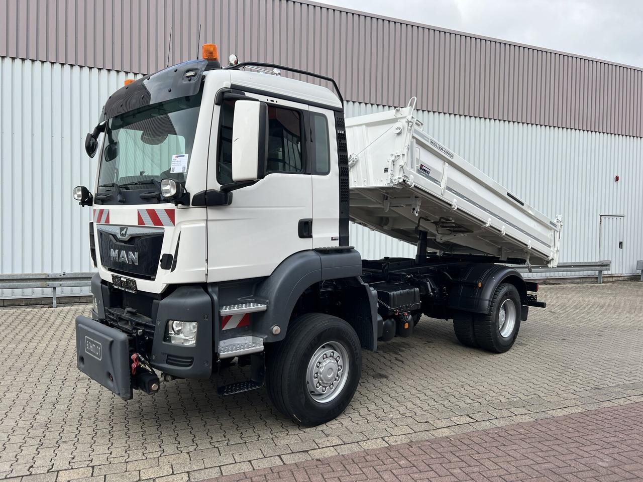 MAN TGS 18.420 4x4 BB TGS 18.420 4x4 BB, Winterdienstausstattung - Camião basculante: foto 1 MAN TGS 18.420 4x4 BB TGS 18.420 4x4 BB, Winterdienstausstattung - Camião basculante: foto 1
