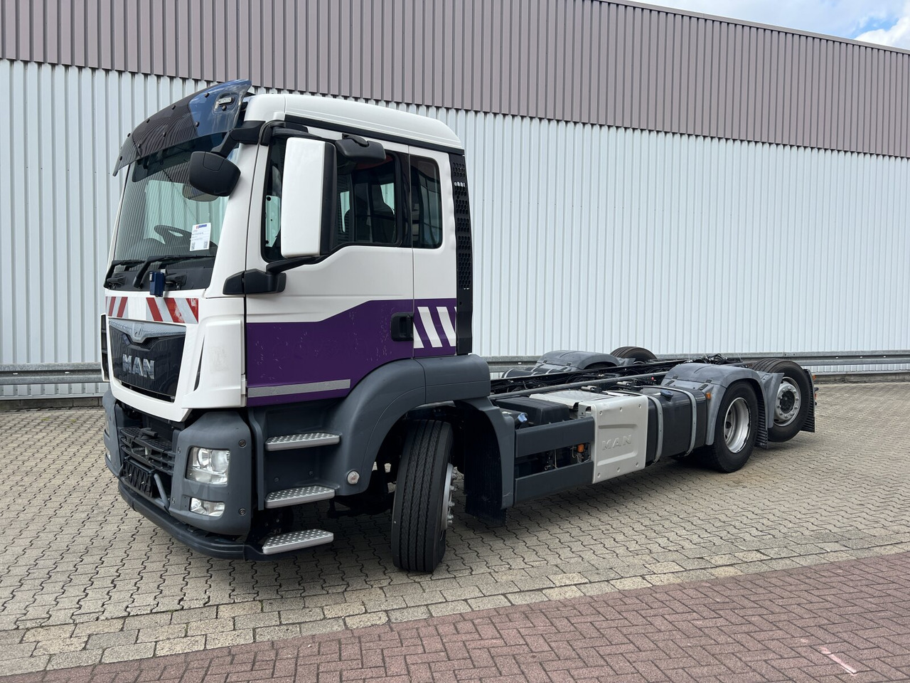 MAN TGS 26.320 6X2-4 BL TGS 26.320 6X2-4 BL, Lenk-/Liftachse, Rechtslenker, Export Only! - Camião chassi: foto 1 MAN TGS 26.320 6X2-4 BL TGS 26.320 6X2-4 BL, Lenk-/Liftachse, Rechtslenker, Export Only! - Camião chassi: foto 1