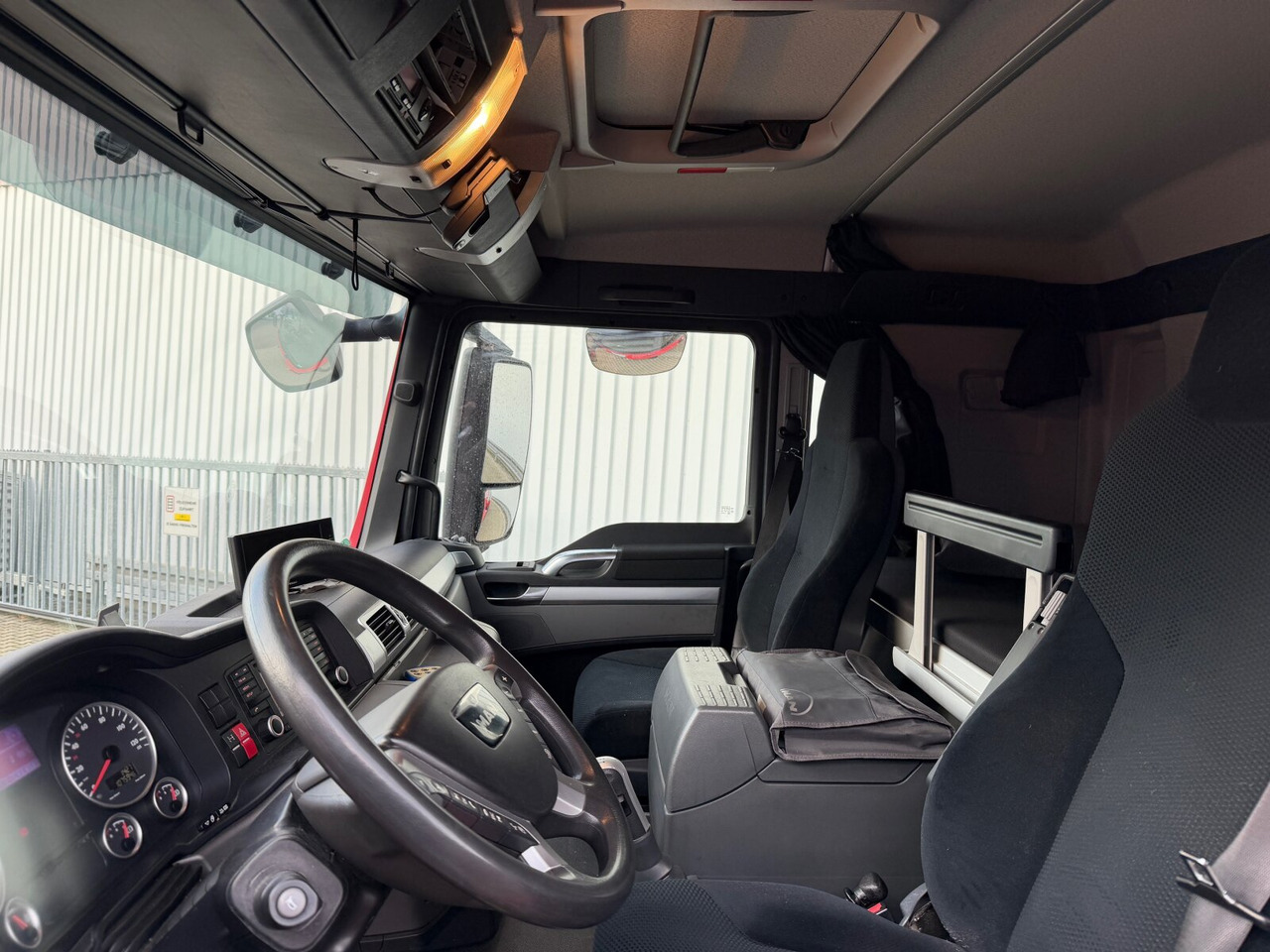 MAN TGS 26.400 6x2-4 LL TGS 26.400 6x2-4 LL, Lenk-/Lift, Navi, ADR, Esterer Tank ca. 19270l, 2 Kammern, Funk - Camião cisterna: foto 5 MAN TGS 26.400 6x2-4 LL TGS 26.400 6x2-4 LL, Lenk-/Lift, Navi, ADR, Esterer Tank ca. 19270l, 2 Kammern, Funk - Camião cisterna: foto 5