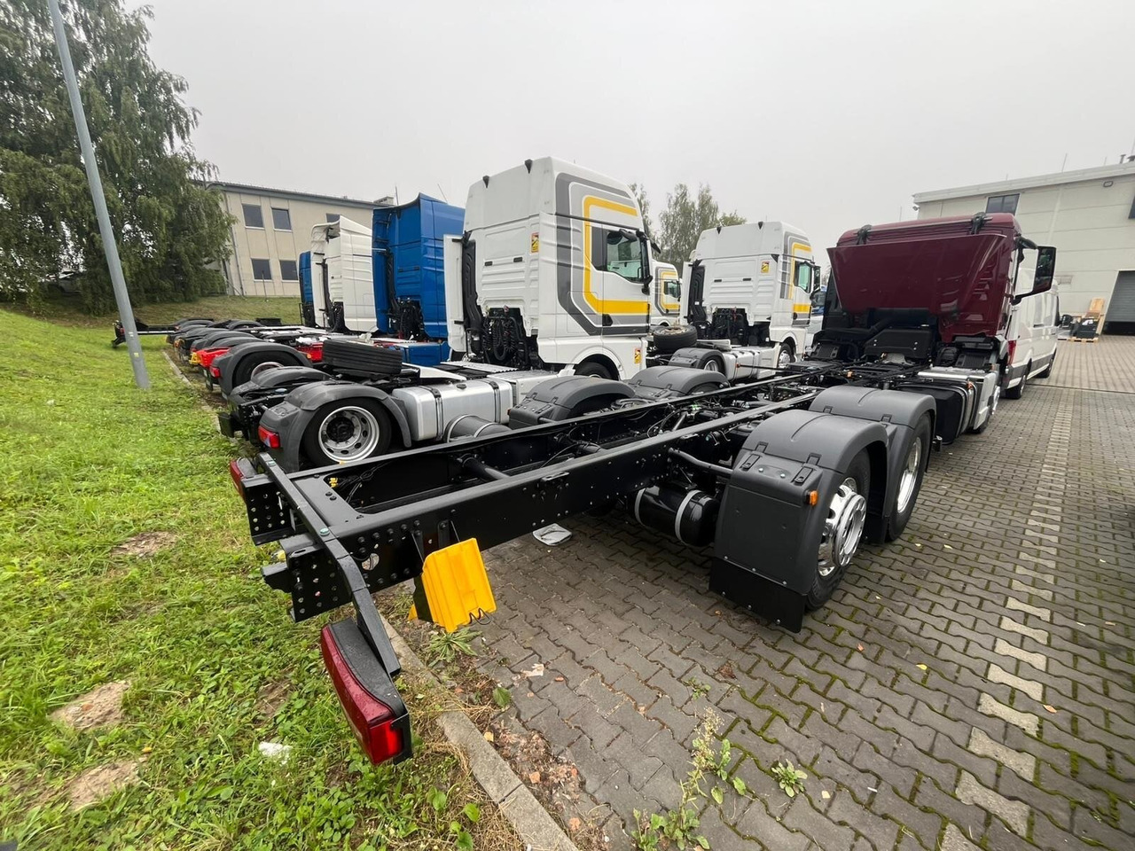 MAN TGS 26.440 6x2-4 LL CH TGS 26.440 6x2-4 LL CH, Lenk-/Liftachse, Navi, LED - Camião chassi: foto 3 MAN TGS 26.440 6x2-4 LL CH TGS 26.440 6x2-4 LL CH, Lenk-/Liftachse, Navi, LED - Camião chassi: foto 3