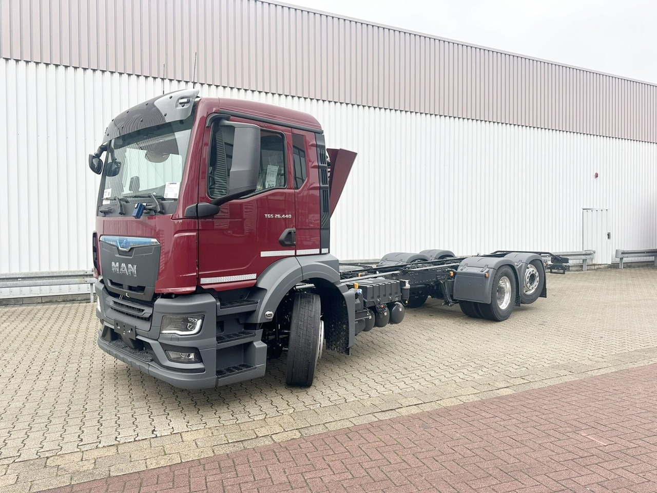 MAN TGS 26.440 6x2-4 LL CH TGS 26.440 6x2-4 LL CH, Lenk-/Liftachse, Navi, LED - Camião chassi: foto 1 MAN TGS 26.440 6x2-4 LL CH TGS 26.440 6x2-4 LL CH, Lenk-/Liftachse, Navi, LED - Camião chassi: foto 1