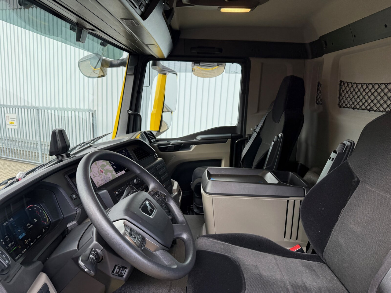 MAN TGS 26.470 6x6 BB TGS 26.470 6x6 BB, Hohe Bauart, Navi, Motorabtrieb, Bordmatik - Camião basculante: foto 4 MAN TGS 26.470 6x6 BB TGS 26.470 6x6 BB, Hohe Bauart, Navi, Motorabtrieb, Bordmatik - Camião basculante: foto 4