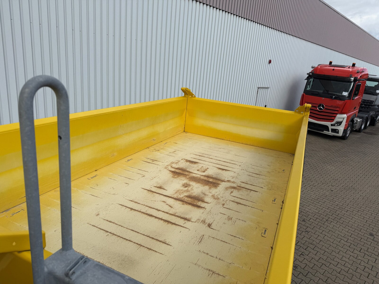 MAN TGS 26.470 6x6 BB TGS 26.470 6x6 BB, Hohe Bauart, Navi, Motorabtrieb, Bordmatik - Camião basculante: foto 3 MAN TGS 26.470 6x6 BB TGS 26.470 6x6 BB, Hohe Bauart, Navi, Motorabtrieb, Bordmatik - Camião basculante: foto 3