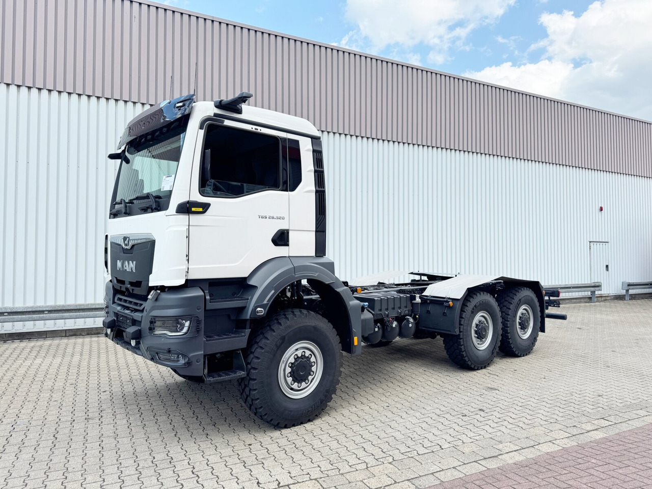 MAN TGS 26.520 6x6 BB TGS 26.520 6x6 BB, PriTarder, Navi, Optiview, Einzelbereifung - Camião chassi: foto 1 MAN TGS 26.520 6x6 BB TGS 26.520 6x6 BB, PriTarder, Navi, Optiview, Einzelbereifung - Camião chassi: foto 1