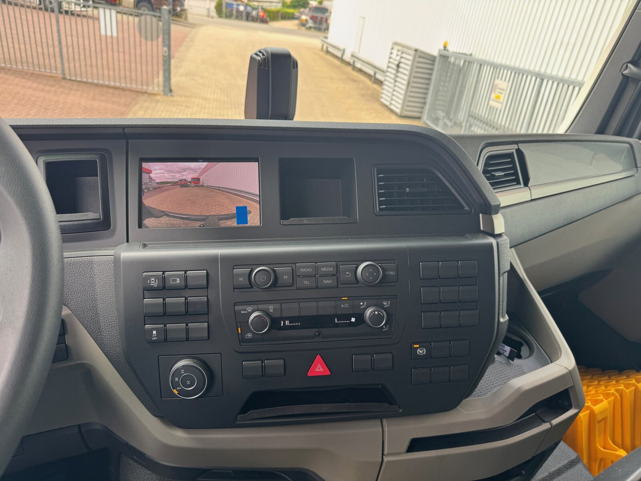 MAN TGS 33.480 6x6 BB CH TGS 33.480 6x6 BB CH, Hohe Bauart, Nebenantrieb - Camião basculante: foto 4 MAN TGS 33.480 6x6 BB CH TGS 33.480 6x6 BB CH, Hohe Bauart, Nebenantrieb - Camião basculante: foto 4