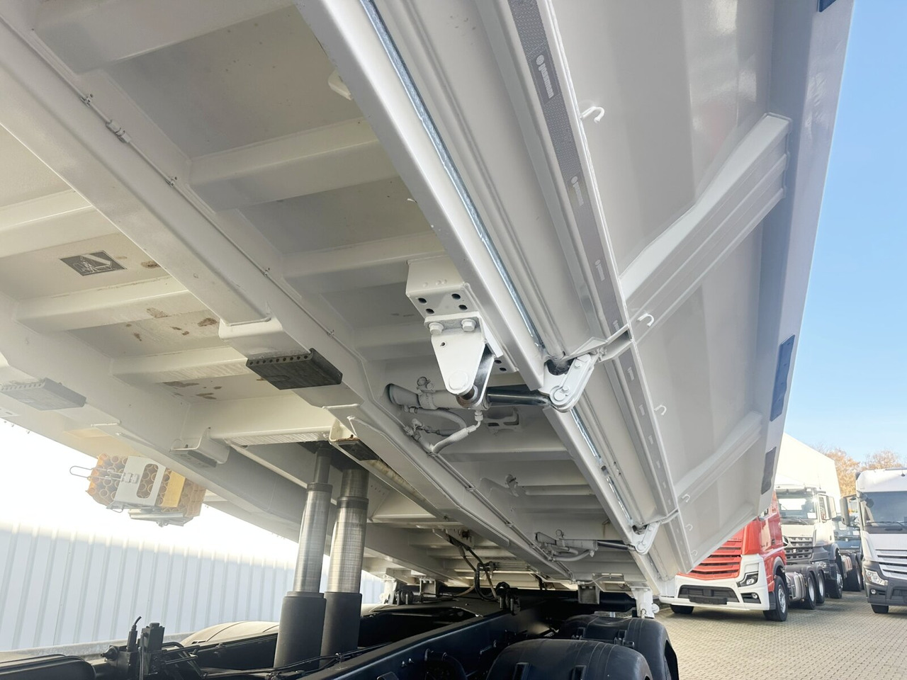 MAN TGS 35.460 8X4 BB TGS 35.460 8X4 BB, Meiller Bordmatik 13m³ - Camião basculante: foto 2 MAN TGS 35.460 8X4 BB TGS 35.460 8X4 BB, Meiller Bordmatik 13m³ - Camião basculante: foto 2