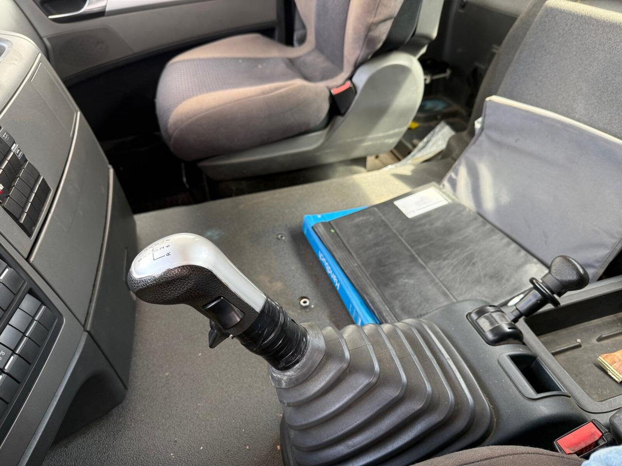 MAN TGS 35.480 8x4 BL TGS 35.480 8x4 BL, PriTarder, Navi - Camião polibenne: foto 5 MAN TGS 35.480 8x4 BL TGS 35.480 8x4 BL, PriTarder, Navi - Camião polibenne: foto 5