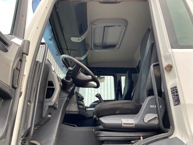 MAN TGS 40.400 6x4 BB TGS 40.400 6x4 BB mit 20.000l Tank - Camião cisterna: foto 4 MAN TGS 40.400 6x4 BB TGS 40.400 6x4 BB mit 20.000l Tank - Camião cisterna: foto 4