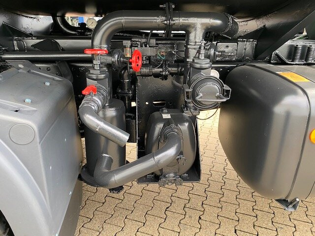MAN TGS 40.400 6x4 BB TGS 40.400 6x4 BB mit 20.000l Tank - Camião cisterna: foto 2 MAN TGS 40.400 6x4 BB TGS 40.400 6x4 BB mit 20.000l Tank - Camião cisterna: foto 2