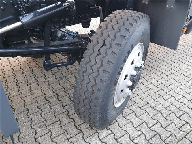MAN TGS 41.480 8X6 BB TGS 41.480 8X6 BB, ca. 25.000l mit Separatpumpe - Camião cisterna: foto 3 MAN TGS 41.480 8X6 BB TGS 41.480 8X6 BB, ca. 25.000l mit Separatpumpe - Camião cisterna: foto 3