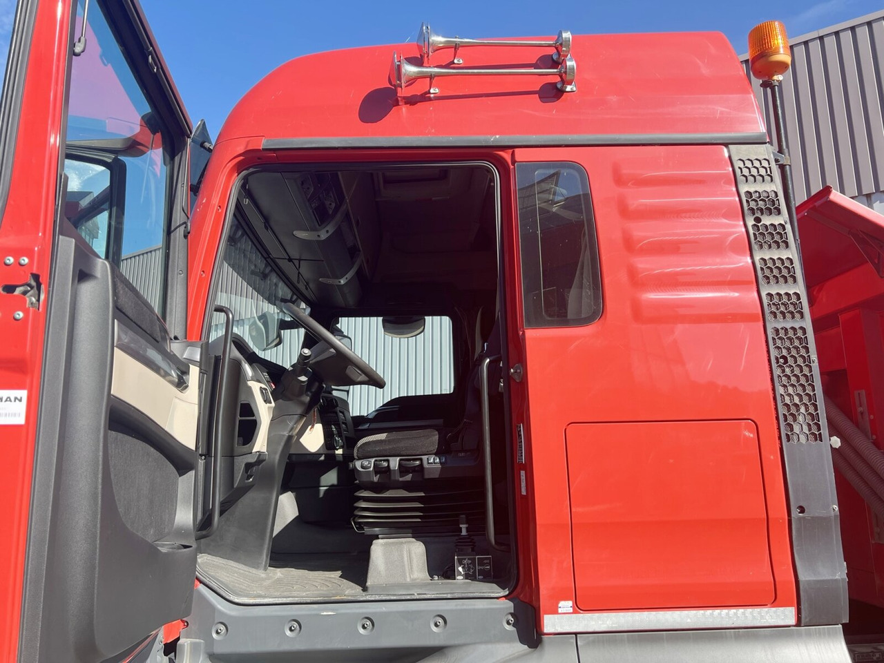 MAN TGX 26.460 6X4 BB TGX 26.460 6X4 BB, Intarder, Standklima - Camião basculante: foto 5 MAN TGX 26.460 6X4 BB TGX 26.460 6X4 BB, Intarder, Standklima - Camião basculante: foto 5