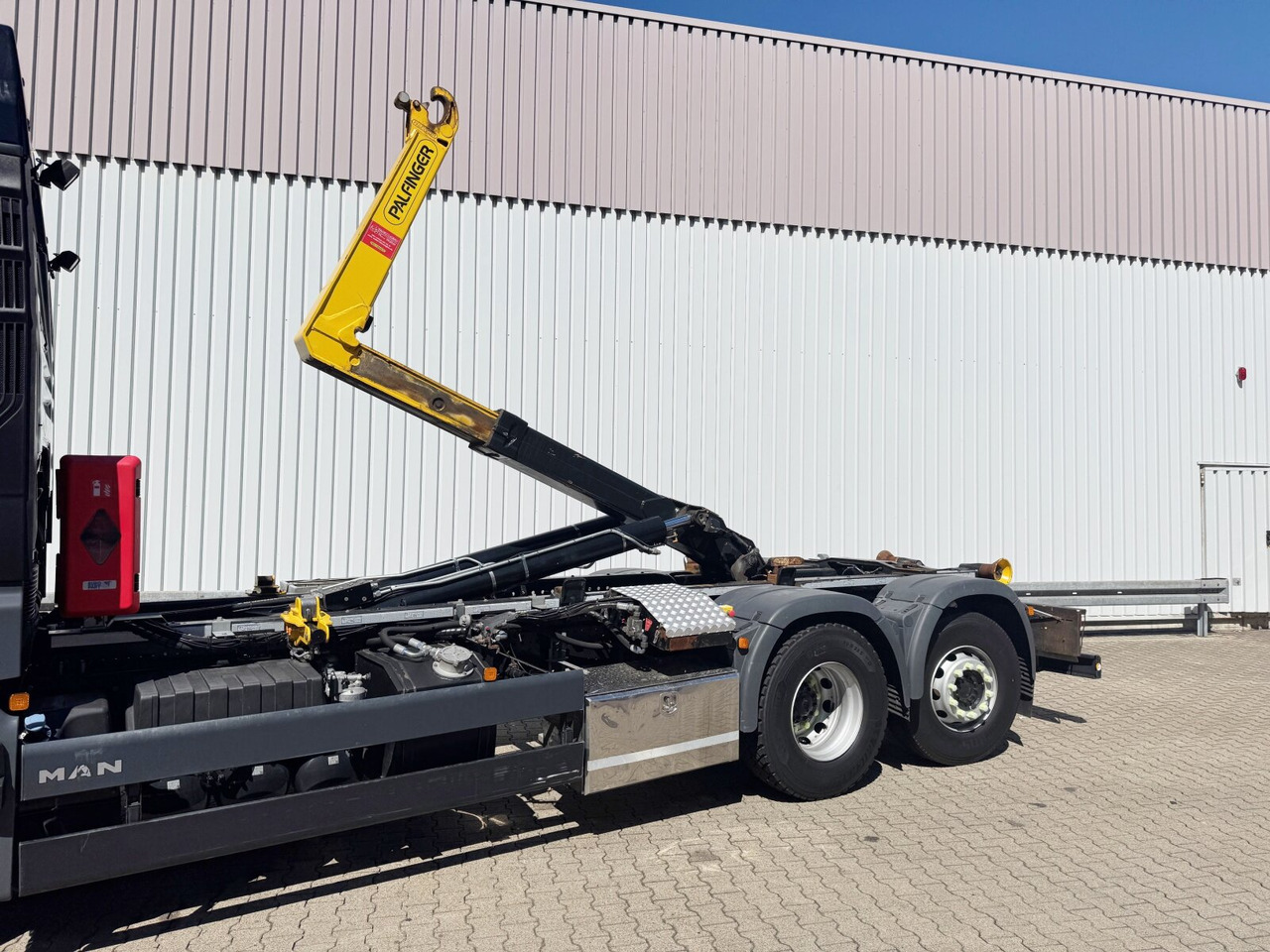 MAN TGX 26.510 6X2-4 BL TGX 26.510 6X2-4 BL, Lenk-/Liftachse, Funk - Camião polibenne: foto 2 MAN TGX 26.510 6X2-4 BL TGX 26.510 6X2-4 BL, Lenk-/Liftachse, Funk - Camião polibenne: foto 2