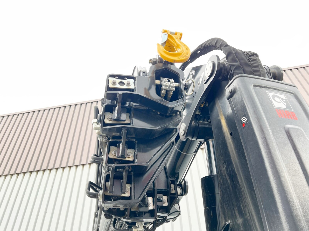 MAN TGX 26.510 6x2-4 LL CH TGX 26.510 6x2-4 LL, Kran Hiab X-HiPro 548 E-8, Lenk-/Liftachse, TwistLock 20Fuß, Funk, Retarder - Camião grua, Camião de caixa aberta/ Plataforma: foto 5 MAN TGX 26.510 6x2-4 LL CH TGX 26.510 6x2-4 LL, Kran Hiab X-HiPro 548 E-8, Lenk-/Liftachse, TwistLock 20Fuß, Funk, Retarder - Camião grua, Camião de caixa aberta/ Plataforma: foto 5