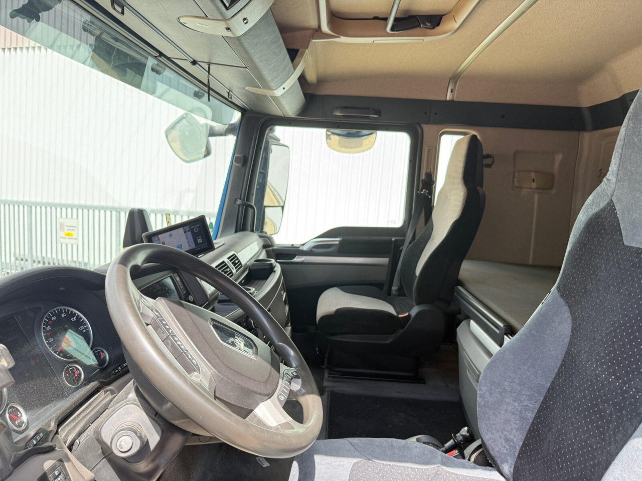 MAN TGX 26.580 6x2-4 BL TGX 26.580 6x2-4 BL, Intarder, Lenk-/Liftachse, Funk - Camião polibenne: foto 3 MAN TGX 26.580 6x2-4 BL TGX 26.580 6x2-4 BL, Intarder, Lenk-/Liftachse, Funk - Camião polibenne: foto 3