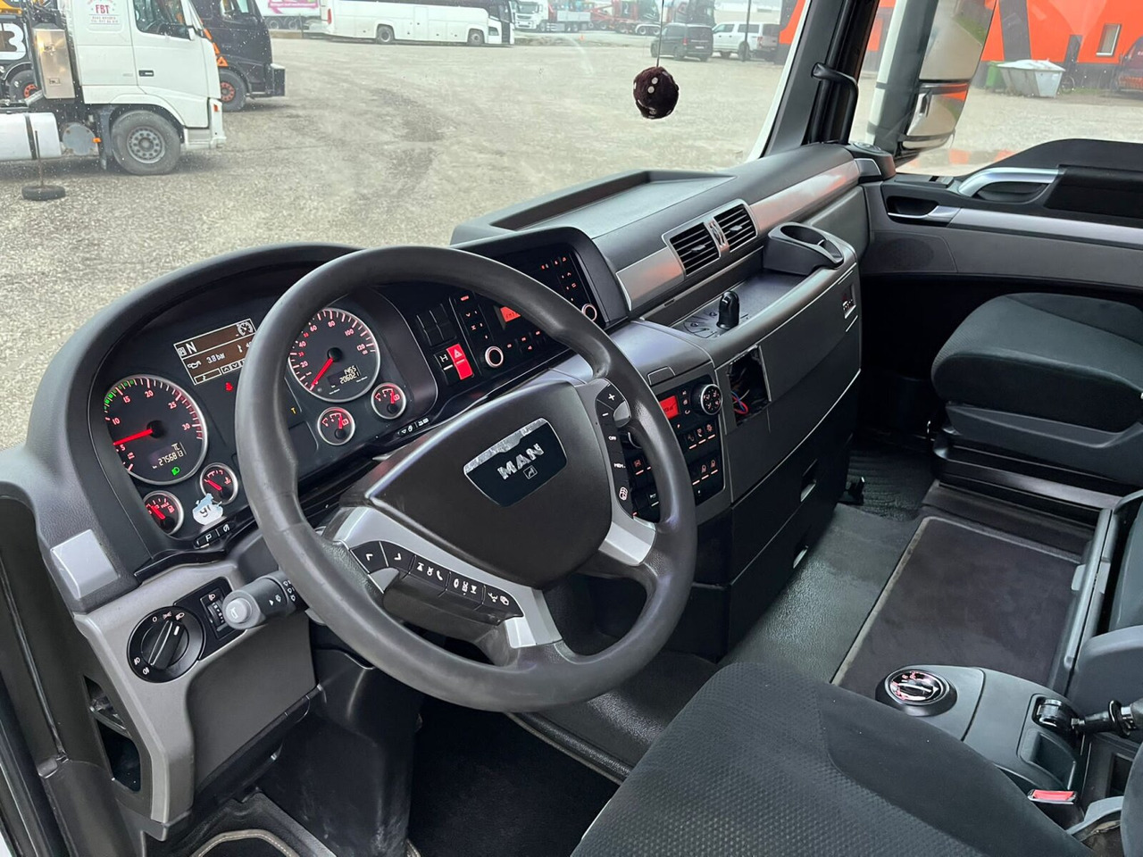 MAN TGX 28.440 6X2-2 BL TGX 28.440 6X2-2 BL, Liftachse, Motorabtrieb - Camião chassi: foto 2 MAN TGX 28.440 6X2-2 BL TGX 28.440 6X2-2 BL, Liftachse, Motorabtrieb - Camião chassi: foto 2