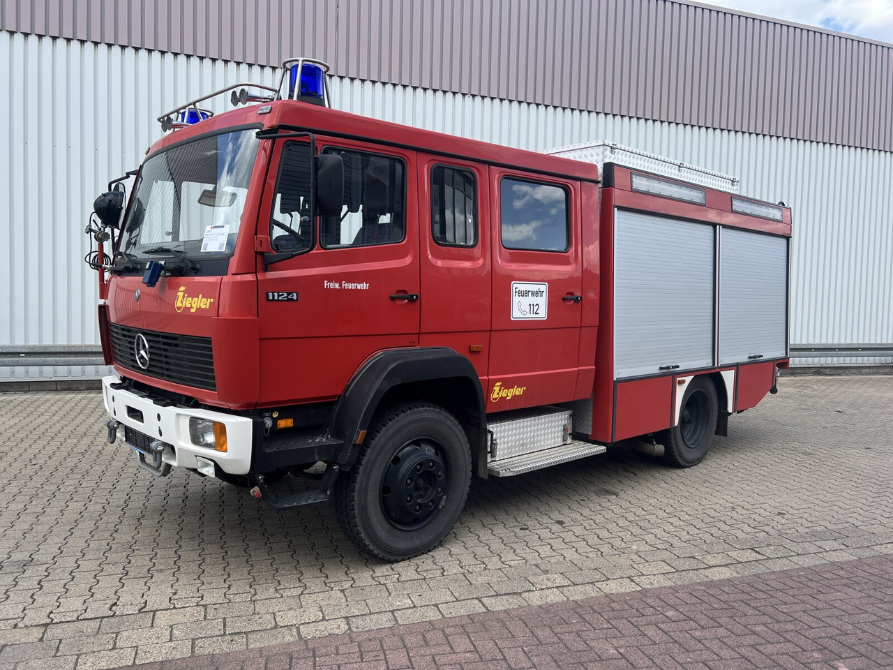 Mercedes-Benz 1124 AF 4x4 Doka 1124 AF 4x4 Doka, TLF 16/25, 2800l - Ambulância: foto 1 Mercedes-Benz 1124 AF 4x4 Doka 1124 AF 4x4 Doka, TLF 16/25, 2800l - Ambulância: foto 1