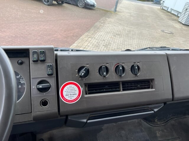 Mercedes-Benz 811 K 4x2 811 K 4x2 - Camião basculante: foto 5 Mercedes-Benz 811 K 4x2 811 K 4x2 - Camião basculante: foto 5