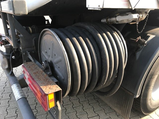 Mercedes-Benz Actros 1841 L 4x2 Actros 1841 L 4x2, Esterer Tankaufbau ca. 13.500l, 2 Kammern - Camião cisterna: foto 4 Mercedes-Benz Actros 1841 L 4x2 Actros 1841 L 4x2, Esterer Tankaufbau ca. 13.500l, 2 Kammern - Camião cisterna: foto 4