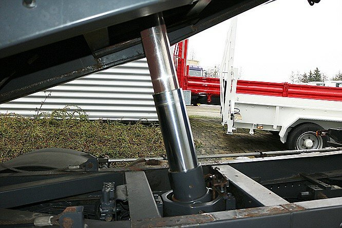 Mercedes-Benz Actros 1841L 4x2 1841L 4x2 Lück Getreidekipper, Retarder, MP3, 2x VORH.! - Camião basculante: foto 5 Mercedes-Benz Actros 1841L 4x2 1841L 4x2 Lück Getreidekipper, Retarder, MP3, 2x VORH.! - Camião basculante: foto 5