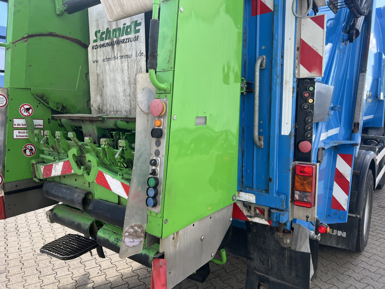 Mercedes-Benz Actros 2032 LA 4x4 Actros 2032 LA 4x4, Faun Variopress 310 ca. 10m³, Zöller Schüttung - Caminhão de lixo: foto 3 Mercedes-Benz Actros 2032 LA 4x4 Actros 2032 LA 4x4, Faun Variopress 310 ca. 10m³, Zöller Schüttung - Caminhão de lixo: foto 3