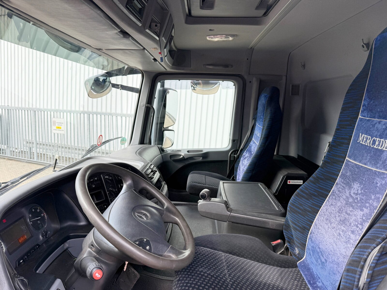 Mercedes-Benz Actros 2532 L 6x2 Actros 2532 L 6x2, Liftachse, Kran Hiab 244EP-5 HiDuo, Funk - Camião grua, Camião de caixa aberta/ Plataforma: foto 3 Mercedes-Benz Actros 2532 L 6x2 Actros 2532 L 6x2, Liftachse, Kran Hiab 244EP-5 HiDuo, Funk - Camião grua, Camião de caixa aberta/ Plataforma: foto 3