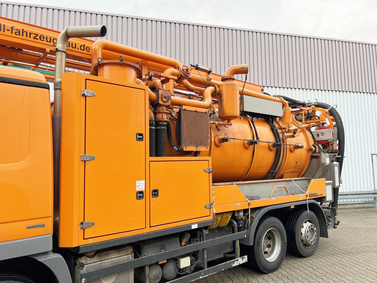Mercedes-Benz Actros 2544 L 6x2 Actros 2544 L 6x2, Lenkachse, Kroll Saug-/Spülwagen ca. 12m³, Funk - Caminhão limpa fossa: foto 4 Mercedes-Benz Actros 2544 L 6x2 Actros 2544 L 6x2, Lenkachse, Kroll Saug-/Spülwagen ca. 12m³, Funk - Caminhão limpa fossa: foto 4