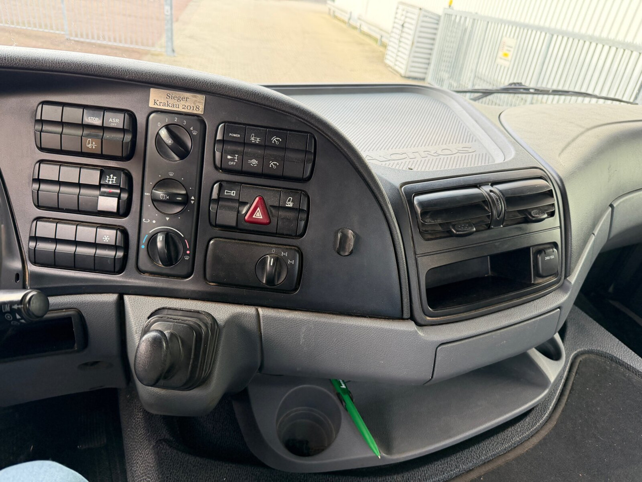 Mercedes-Benz Actros 2644 L 6x4 Actros 2644 L 6x4 - Camião polibenne: foto 4 Mercedes-Benz Actros 2644 L 6x4 Actros 2644 L 6x4 - Camião polibenne: foto 4