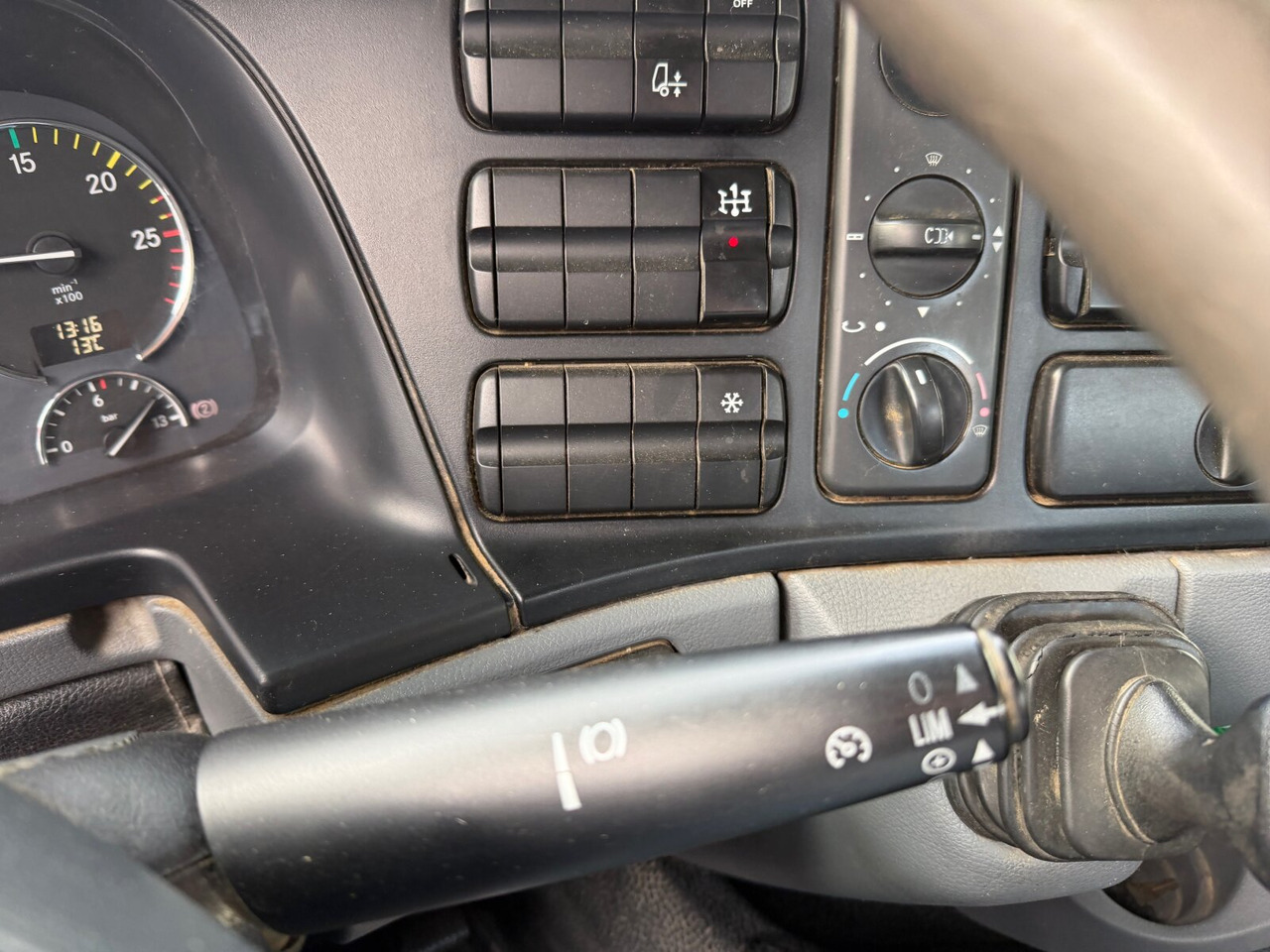 Mercedes-Benz Actros 2644 L 6x4 Actros 2644 L 6x4 - Camião polibenne: foto 5 Mercedes-Benz Actros 2644 L 6x4 Actros 2644 L 6x4 - Camião polibenne: foto 5