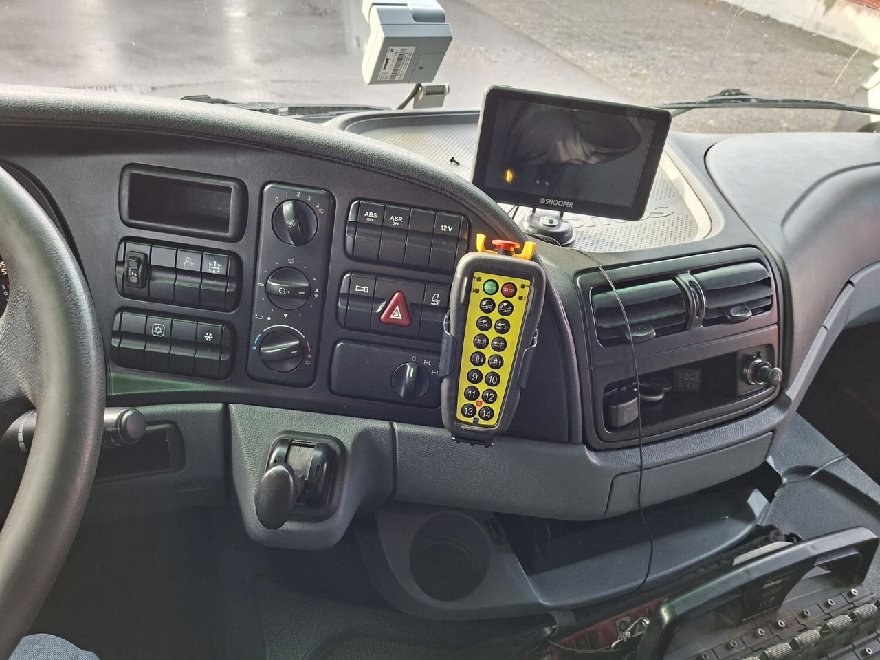 Mercedes-Benz Actros 4146 K 8x4/4 Actros 4146 K 8x4/4, Retarder, Kran Hiab XS 477 E-7 HiPro, Flyjib, Seilwinde, Funk - Camião polibenne, Camião grua: foto 5 Mercedes-Benz Actros 4146 K 8x4/4 Actros 4146 K 8x4/4, Retarder, Kran Hiab XS 477 E-7 HiPro, Flyjib, Seilwinde, Funk - Camião polibenne, Camião grua: foto 5