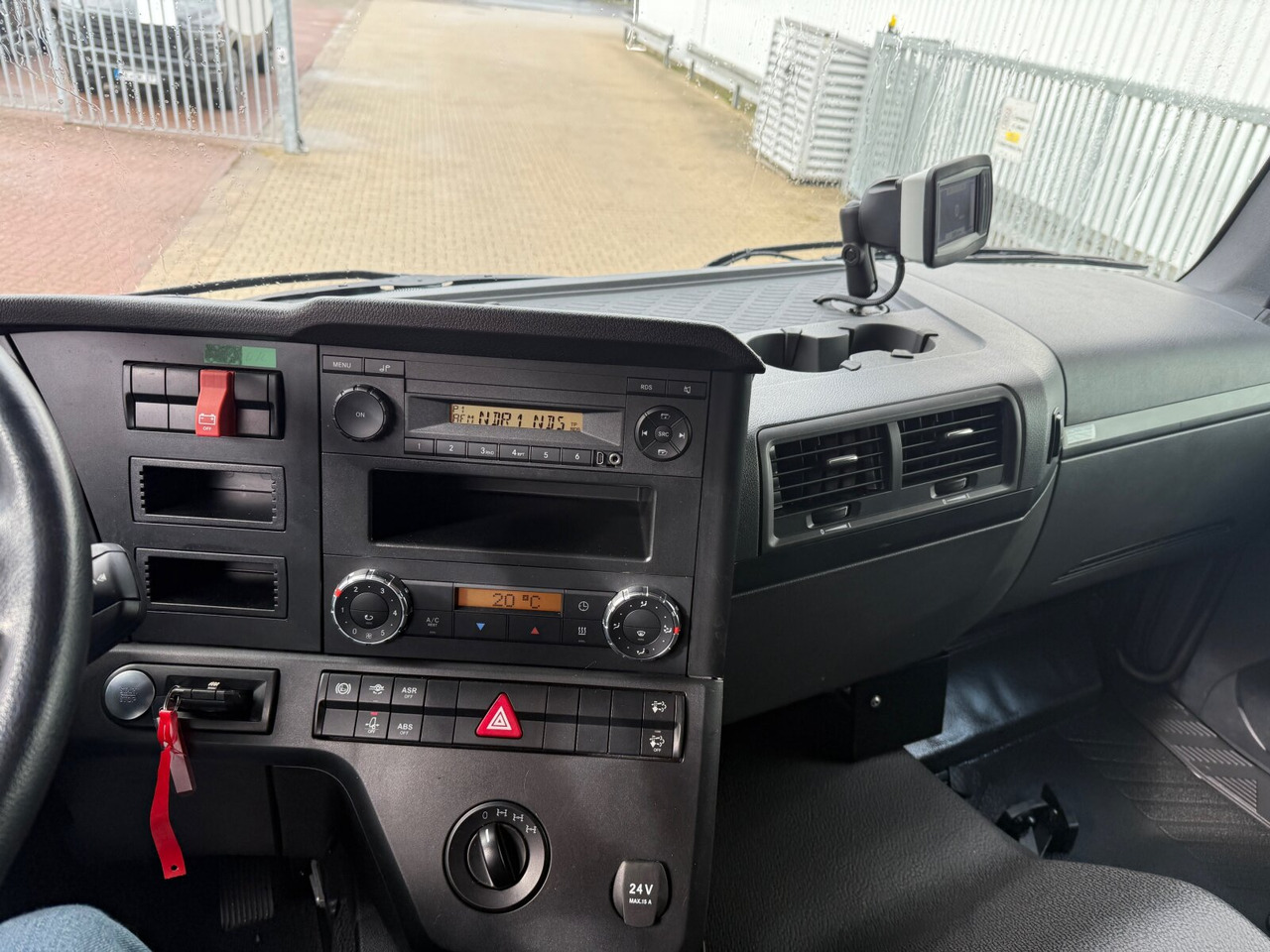 Mercedes-Benz Arocs 1827/30 A 4x4 Arocs 1827/30 A 4x4, Ex-! - Camião de caixa aberta/ Plataforma: foto 2 Mercedes-Benz Arocs 1827/30 A 4x4 Arocs 1827/30 A 4x4, Ex-! - Camião de caixa aberta/ Plataforma: foto 2