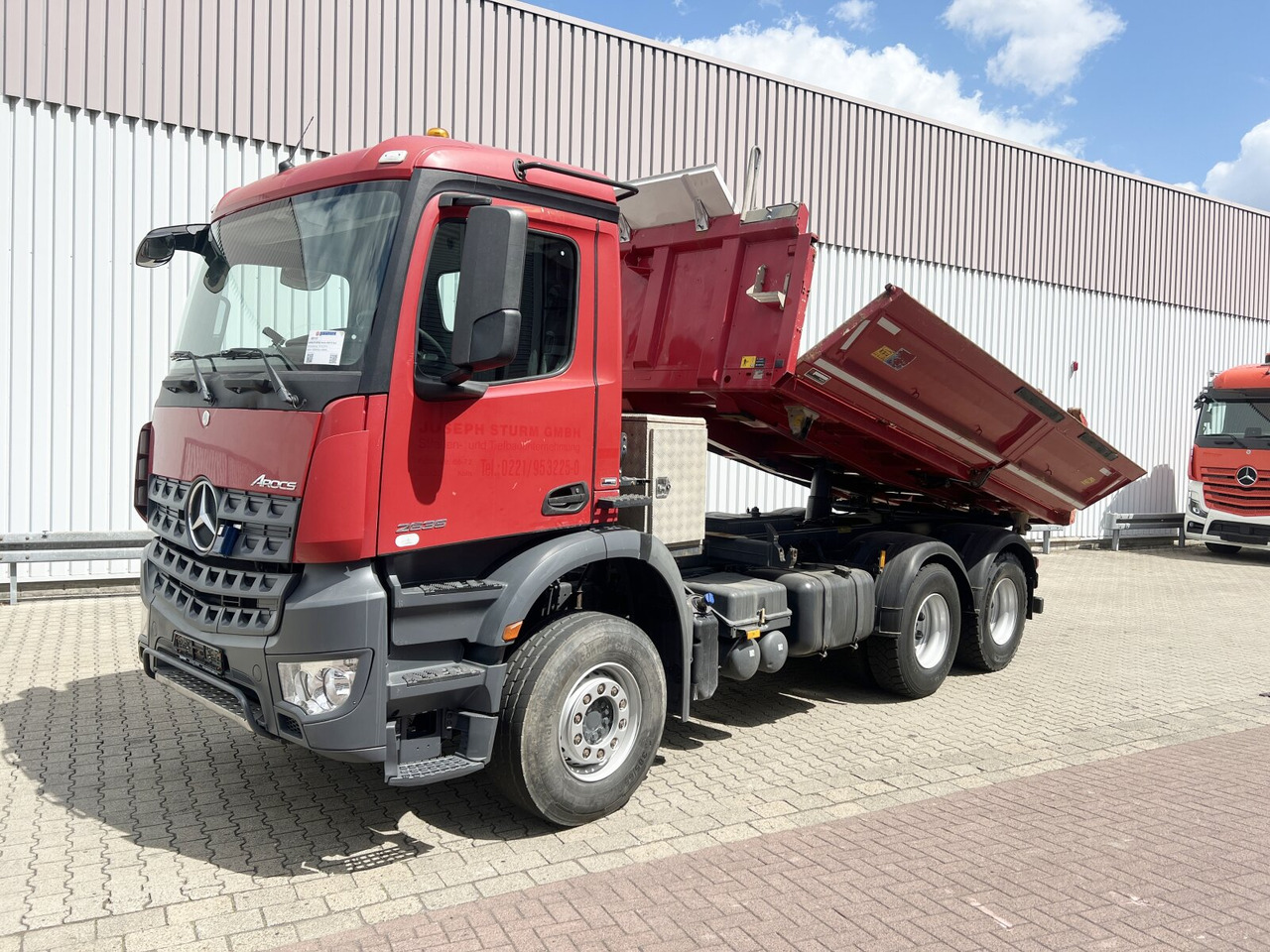 Mercedes-Benz Arocs 2635/40 K 6x4 Arocs 2635/40 K 6x4, Bordmatik links - Camião basculante: foto 1 Mercedes-Benz Arocs 2635/40 K 6x4 Arocs 2635/40 K 6x4, Bordmatik links - Camião basculante: foto 1