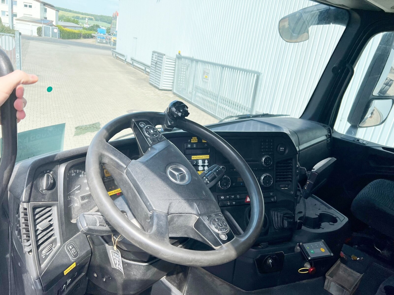 Mercedes-Benz Arocs 2642/45 K 6x4 Arocs 2642/45 K 6x4, Retarder, Motorabtrieb - Camião chassi: foto 2 Mercedes-Benz Arocs 2642/45 K 6x4 Arocs 2642/45 K 6x4, Retarder, Motorabtrieb - Camião chassi: foto 2