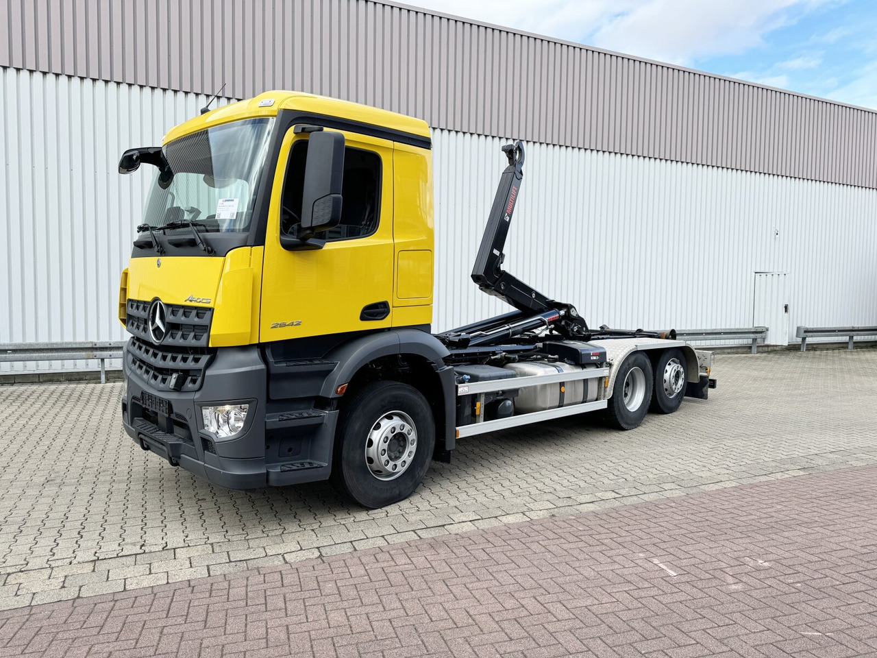 Mercedes-Benz Arocs 2642 L 6x2 Arocs 2642 L 6x2/42, Liftachse, Hiab 21S56 bis 6.5m Container - Camião polibenne: foto 1 Mercedes-Benz Arocs 2642 L 6x2 Arocs 2642 L 6x2/42, Liftachse, Hiab 21S56 bis 6.5m Container - Camião polibenne: foto 1