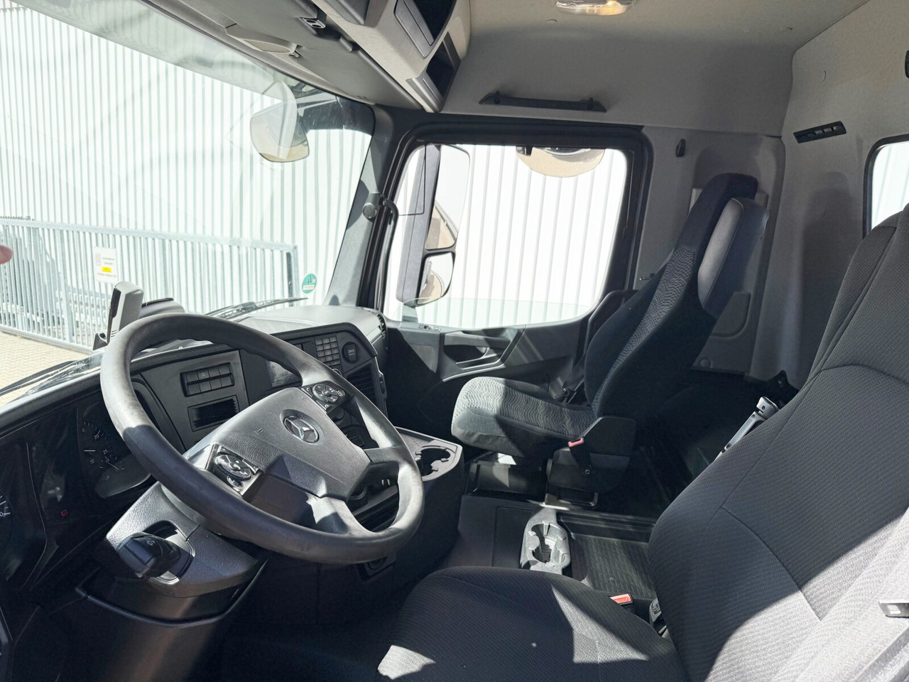 Mercedes-Benz Arocs 2643 LK 6x6 HAD Arocs 2643 LK 6x6 HAD, HydroDrive - Camião basculante: foto 4 Mercedes-Benz Arocs 2643 LK 6x6 HAD Arocs 2643 LK 6x6 HAD, HydroDrive - Camião basculante: foto 4